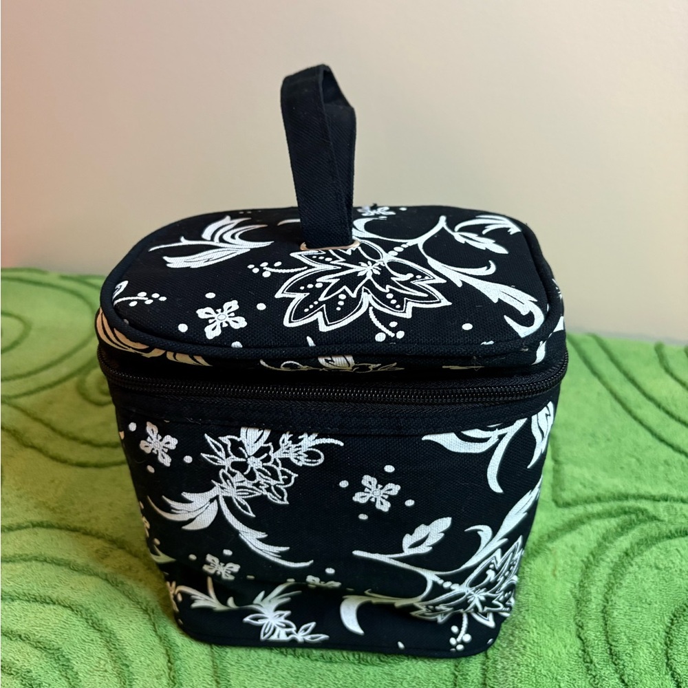 Thirty one , one handle cooler bag , can be used for lunch box, black & white